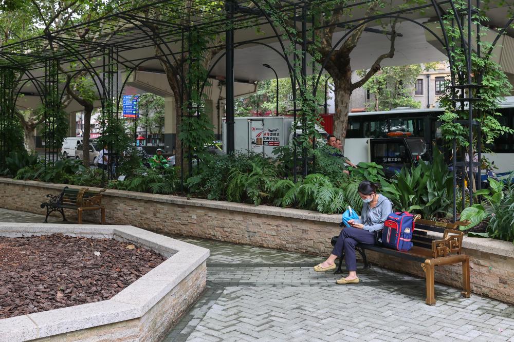 What else can there be besides trees, lawns, and chairs? 45 parks in Shanghai have transformed into collaborations | Shanghai University | Lawn