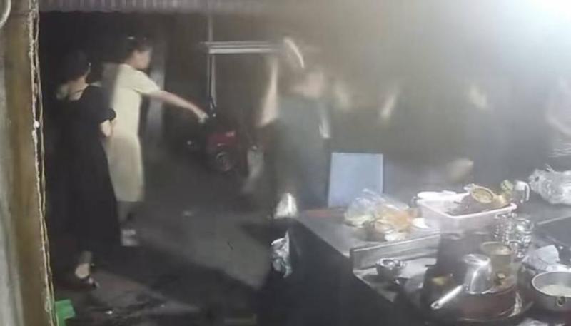 A community secretary in Leshan, Sichuan, smashed a late night snack stall with someone due to a drunken conflict? The disciplinary inspection department intervenes to investigate the boss's wife | late night snack | secretary