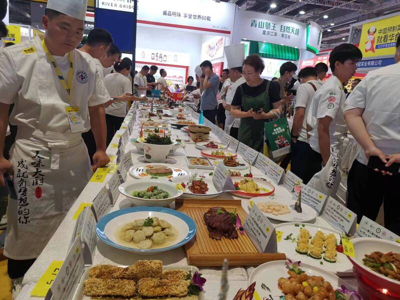 The venue of "Four Leaf Grass" has turned into a large restaurant today, making this new track hot and the "Homestead Economy" hot. The China Business Technician Association has emerged as a new force. Today | Economy