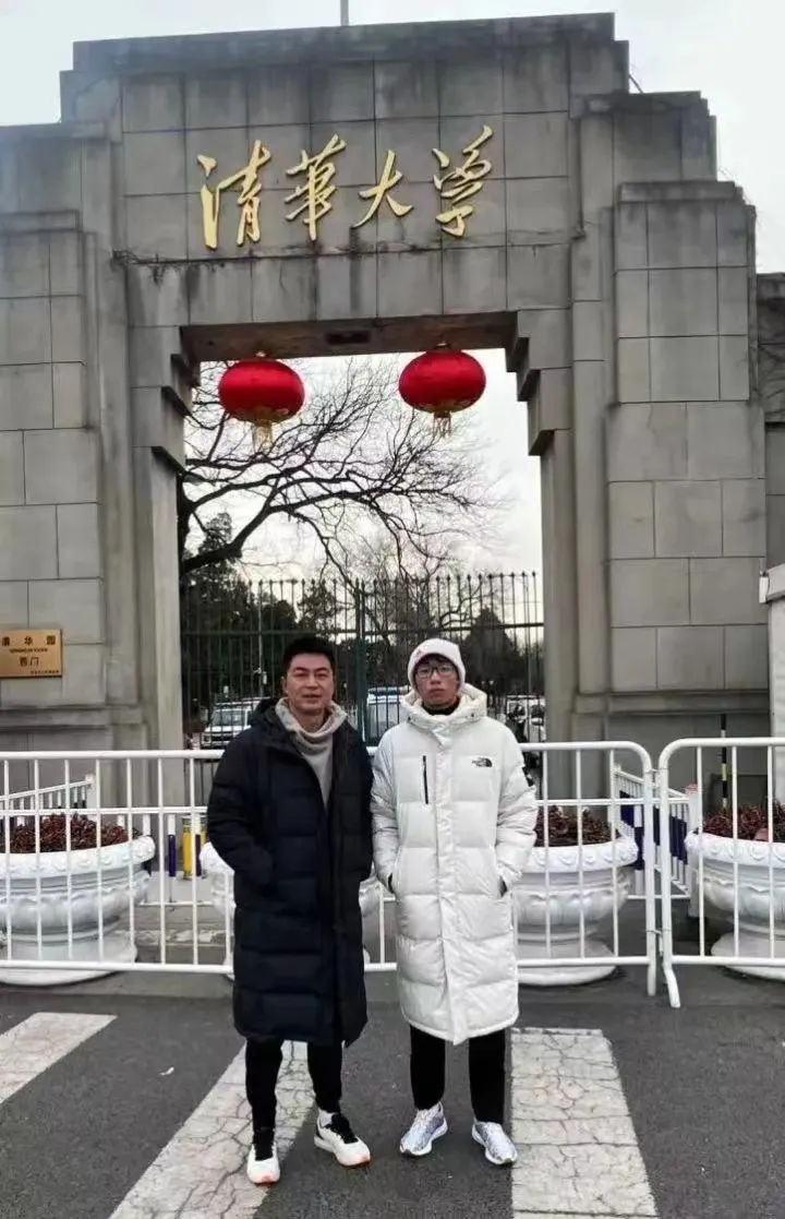 A high school boy from Zhejiang runs into Tsinghua University! Goal: Run 100 meters in 10 seconds Student | Coach | Running