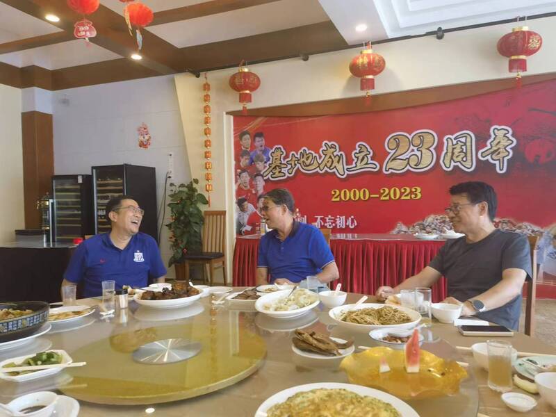 Just to thank the meritorious coach Xu Genbao!, Shenhua General Manager and Commander in Chief landed on the island, "Genbao Wonton" everyone loves Genbao | base | Commander in Chief