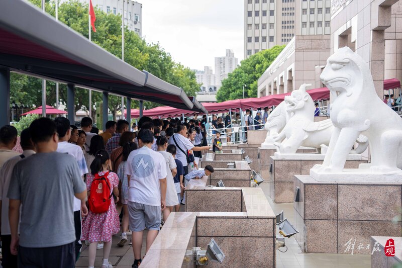 Oriental Pearl TV Tower, Happy Valley and other scenic spots have set a new high in summer passenger flow, and Shanghai's cultural and tourism consumption continues to be hot in Happy Valley | tourists | Oriental Pearl TV Tower