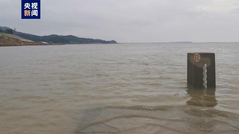 Multiple areas along the lake are experiencing drought, shrinking by 1070 square kilometers in 20 days! The water area of Poyang Lake has sharply decreased. Poyang Lake | water level | square kilometers