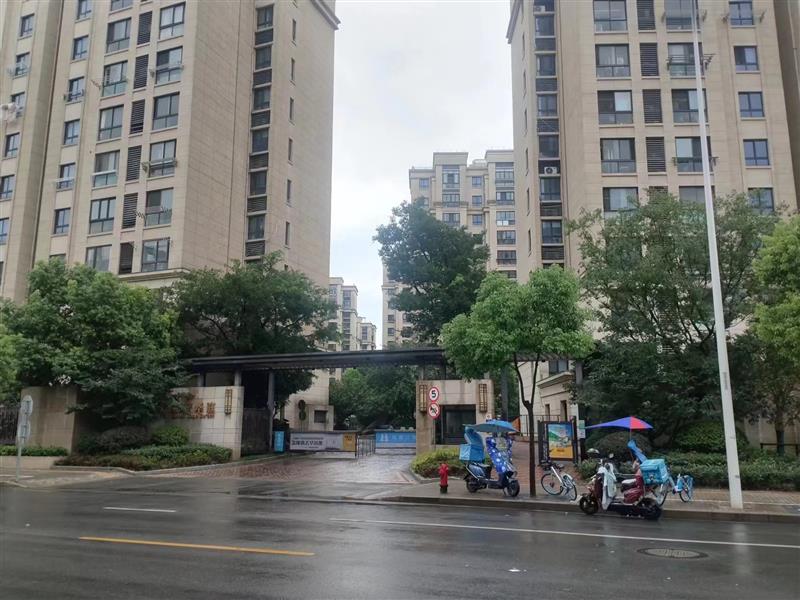 Minhang residents can only walk to Changning, why can't buses run across districts? Mr. at the junction of two districts | Hongqiao Town | Cross district