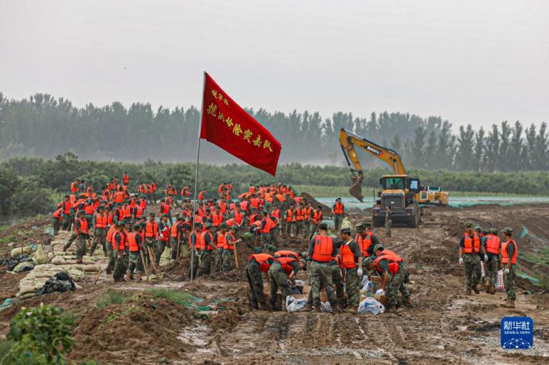 The mission of putting the people first must be achieved - the People's Liberation Army and the People's Armed Police Force are directly attacking the military for flood prevention and disaster relief