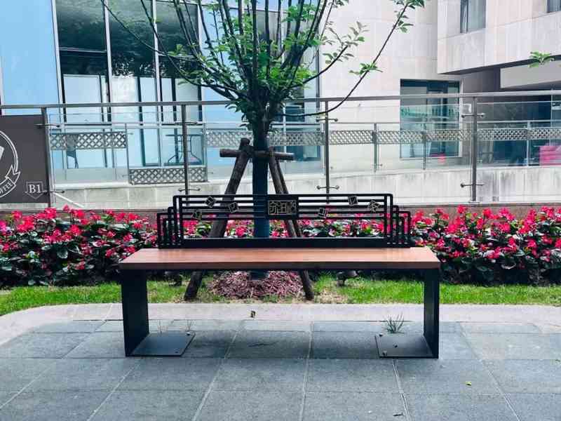 Promote the co construction and sharing of urban public spaces, with 56 public seats in Xuhui gradually being "updated" in the United Front | Street | Seats