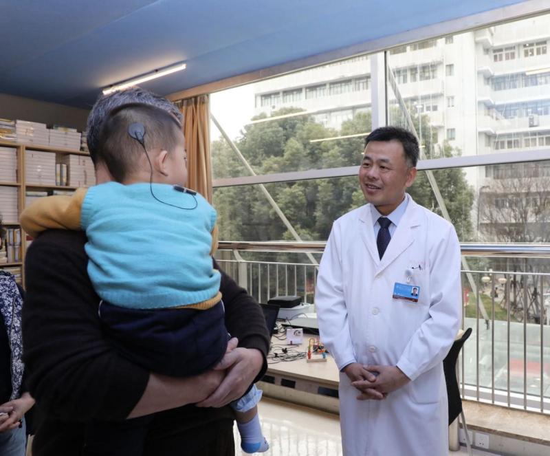 This Chinese doctor wants everyone to hear the world clearly, and his experience and practices promote children globally | internationally | globally