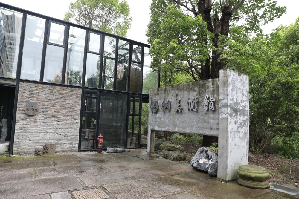 Gathering with the people of her hometown to talk about "artistic life"... Famous female sculptor He E returns to Jinshan He E | Culture | Hometown