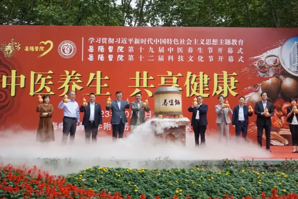 Citizens experience ointment exercises and solar terms health knowledge on the spot. Shanghai’s “TCM Health Festival” has been held for 19 consecutive years.