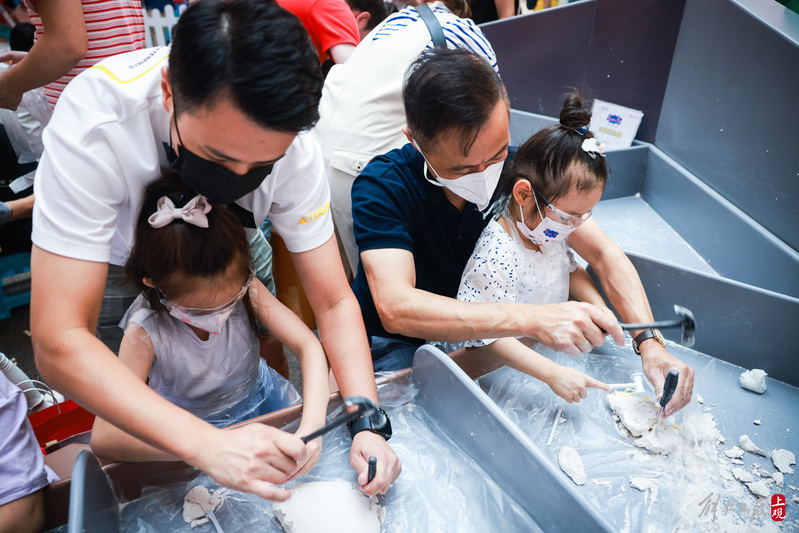 People enjoy the Dragon Boat Festival holiday with parent-child time and rhythmic music, and the May 5th Shopping Festival is full of popularity in shopping malls. Music | The Bund | Popularity