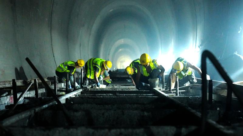 Xinhua All Media+| 9 years of hard work! The construction of the Haba Snow Mountain Tunnel on the Yunnan Tibet Railway has been completed. Railway | Tunnel | Snow Mountain