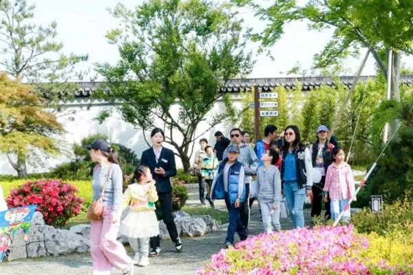 You can listen to cultural relics, architecture, and art everywhere. The audio museum plan was launched in the ancient town of Pudong.