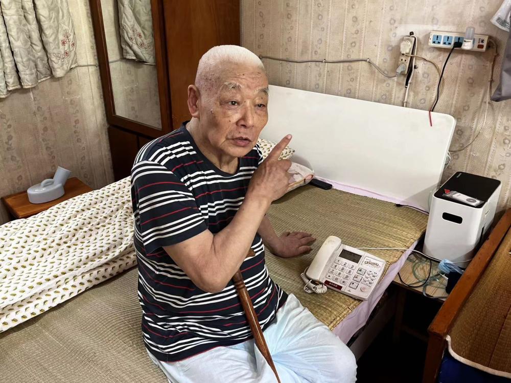 How does the elderly experience using it?, Minhang has installed "one click communication" for over 8000 elderly people living alone on Xinsong Road in Xinzhuang Town, Minhang District | Problem | Elderly