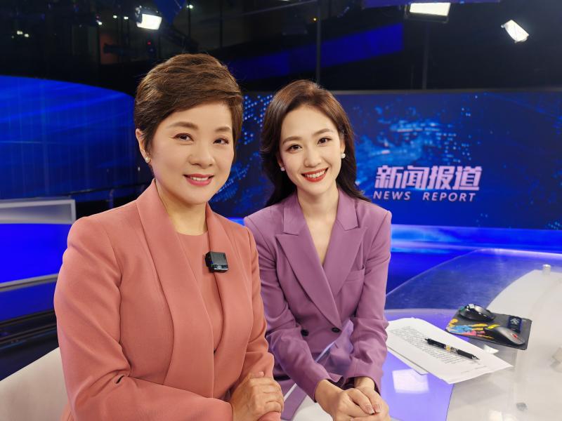 Shanghai TV's 65 year old program "News Report" welcomes the first post 95s anchor Xu Weijie | refreshing. Atmospheric | news reporting