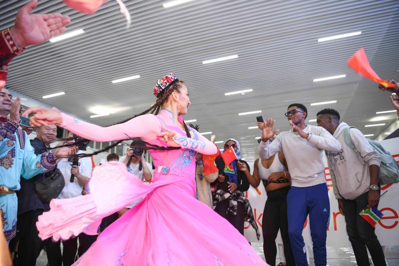 新华全媒+|当南非舞蹈遇上中国新疆舞舞蹈|文化|新华全媒+