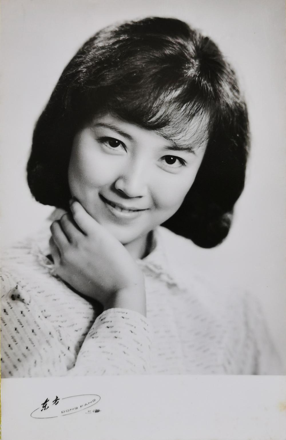 She is the screen goddess of the 1980s, Zhao Jing, a charming and charming actress in the Wei and Jin dynasties