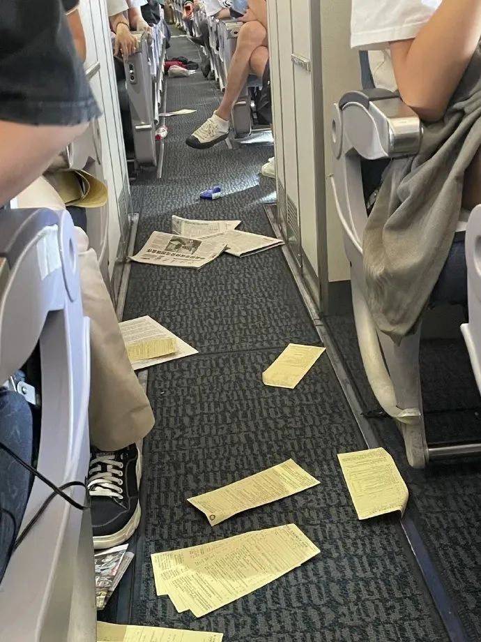 "The clear sky turbulence is much more terrifying than written descriptions," the flight attendant and passengers were thrown to the ceiling! Famous band firsthand experience, video exposure of bumps | Flight | Passengers