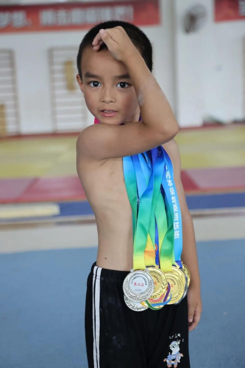 Take 5 gold and 2 silver! This boy has even bigger dreams, participating in the competition for the first time | Jiang Honghui | Dream