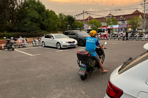 Food delivery rider begins to talk to the "system", "the most difficult year"