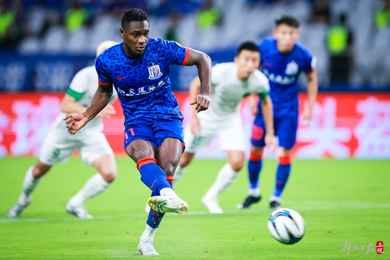 Shenhua defeated Zhejiang team 5-1 and advanced to the quarterfinals of the Chinese Football Association Cup. Ma Lailai scored a hat trick and Zhang Weimei scored two goals for Leonardo, Ma Lailai, and Shenhua