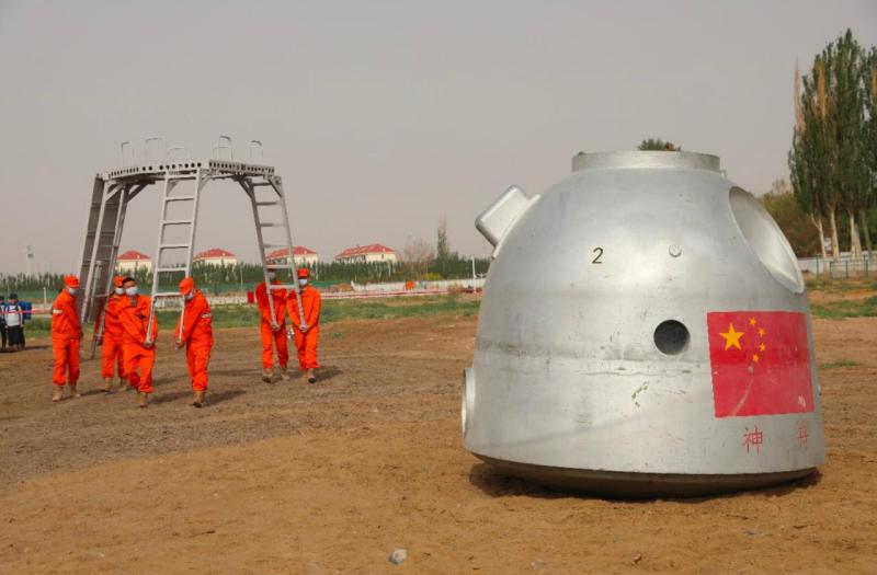 Another exciting appearance on the Dongfeng landing field!, Aerospace Search and Rescue Squadron Hatch | Astronauts | Appearing