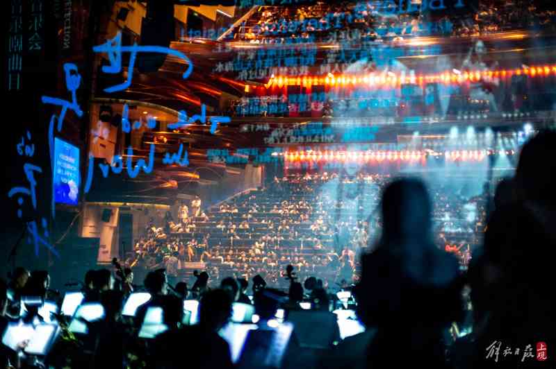 拉开文化广场周年活动大幕,三宝团队携手谭维维演绎经典曲目
