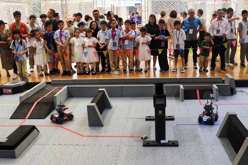 Aerial fighting competition, mecha master obstacle crossing maze competition... More than 1700 young players compete in drone skill creativity | Individual | Maze