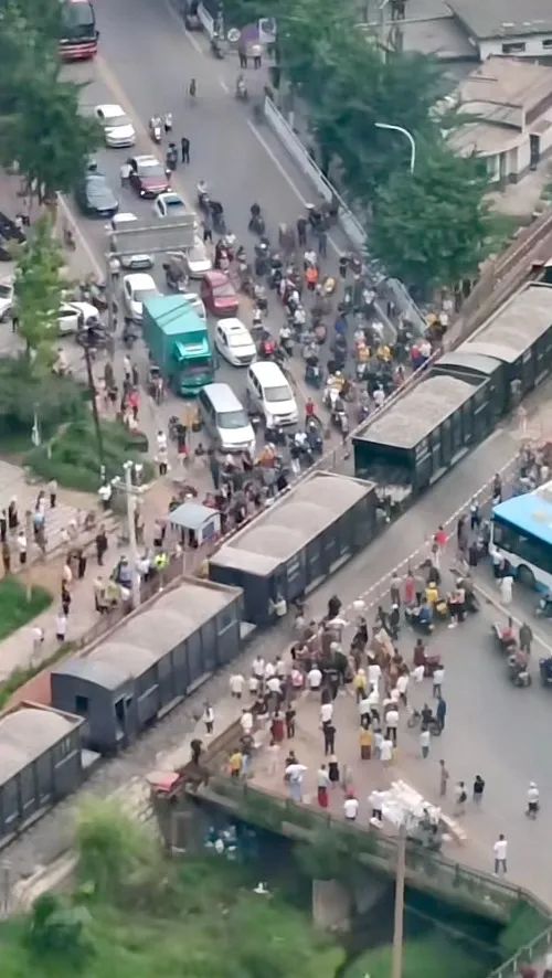 Passengers flipping over trains and passing through! The railway department responded that a train was stopped in the urban area of Benxi for nearly an hour! To traffic congestion freight | train | train