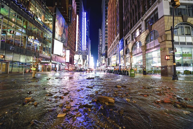The Times Square subway station in New York was flooded, and the main water pipe broke in 127. August 30 | Ankara, Türkiye | Square