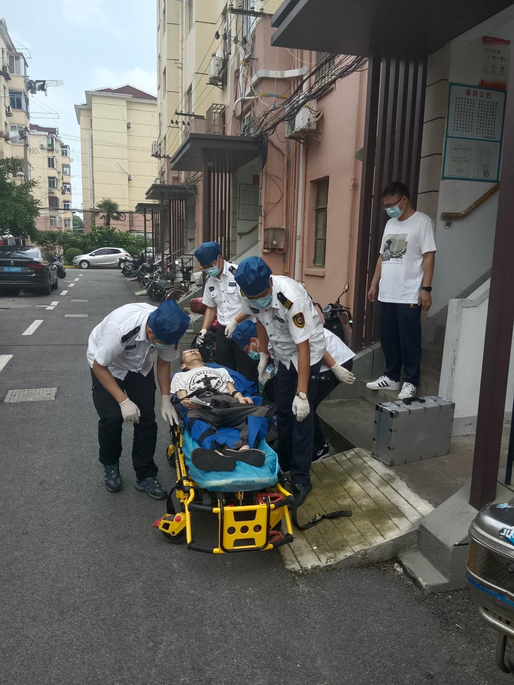 The action of Petrochemical Street enhances the sense of security for the elderly, and volunteers are anxious... In hot weather, elderly people living alone suddenly lose contact with volunteers | Love | Petrochemical Street