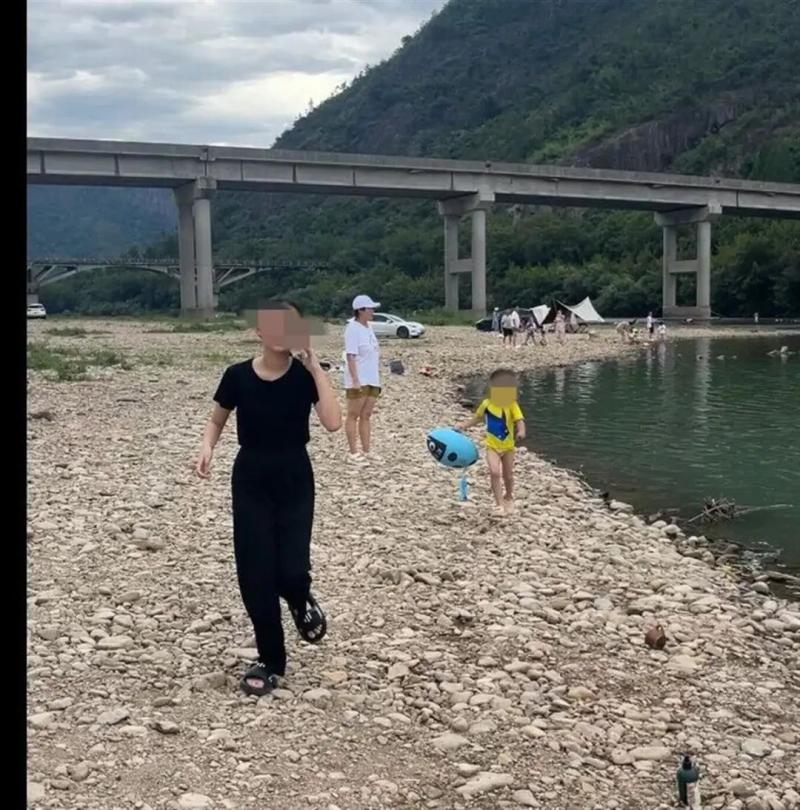 Two children witness tragedy: rescue parents... heartbroken! A couple died on a bridge | Nanxi River | Mom and Dad