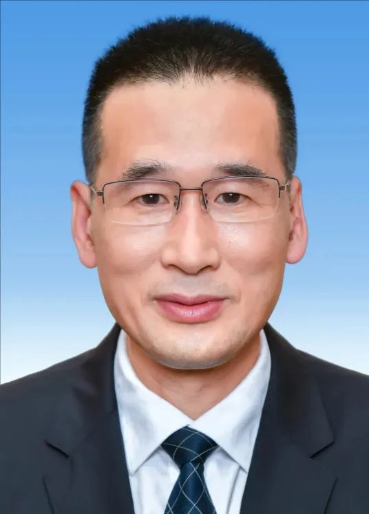 What is the current position of 103 outstanding county party secretaries in China?, Two years after being awarded the title, Zhang Dingfeng | Deputy Mayor | County Party Secretary