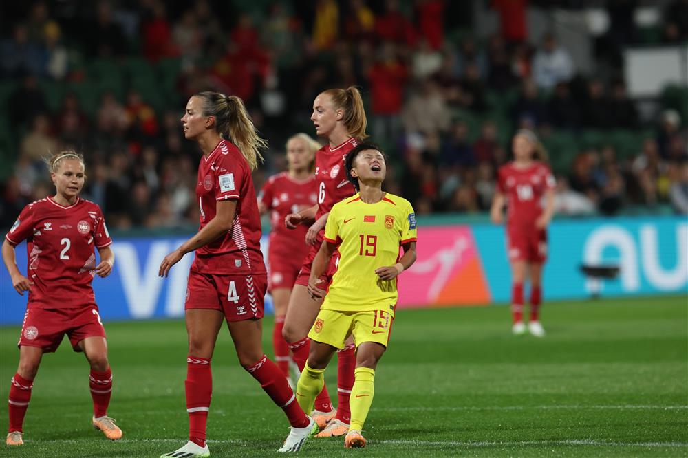 Let go of the fight! I believe that the Chinese women's football team will bloom in adversity, shedding their burdens and wiping away their tears. Competition | Group stage | Tears