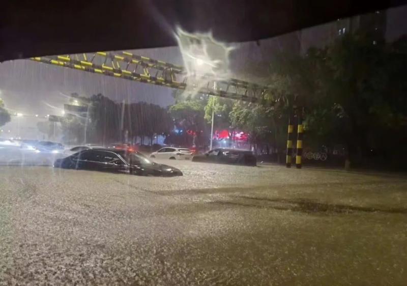 Many places have suspended flights and classes, local extremely heavy rainstorm, "crazy pouring"! Rainstorm clouds hit Jiashan last night! Typhoon Taili Warning Upgrade Hainan Island | rainstorm | Jiashan