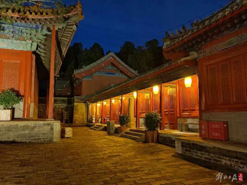 After the digital restoration of Beijing Fahai Temple, it feels like a dream and even better than the past. The first authentic night tour of Ming Dynasty murals