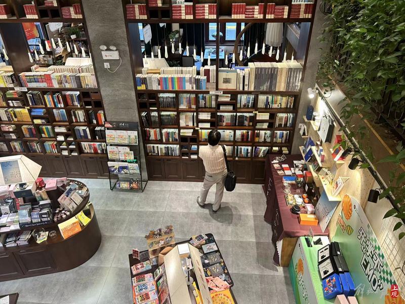 What else is left behind?, Apart from reluctance, the bookstore closest to the Bund has been open for 5 years and needs to say goodbye