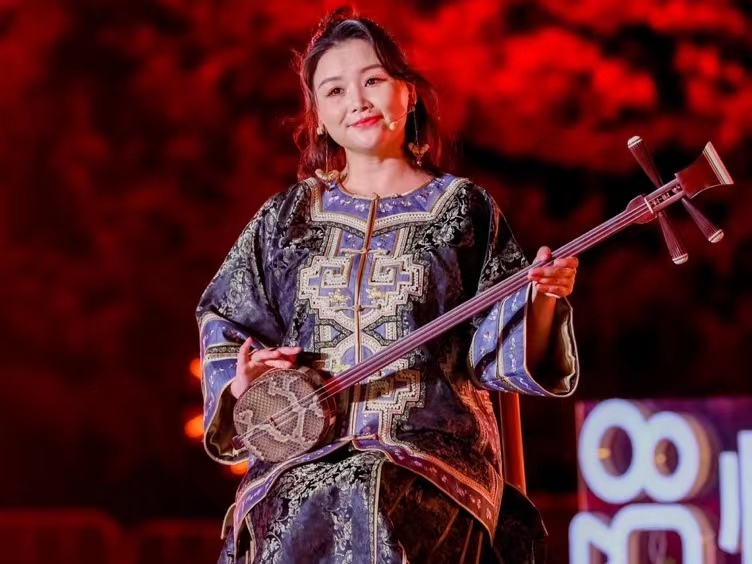 The concert sang in the Old Summer Palace. "My hometown is very pleasant. Kwai dialect Macintosh contest" attracted 2 billion people to watch music | dialect | Macintosh