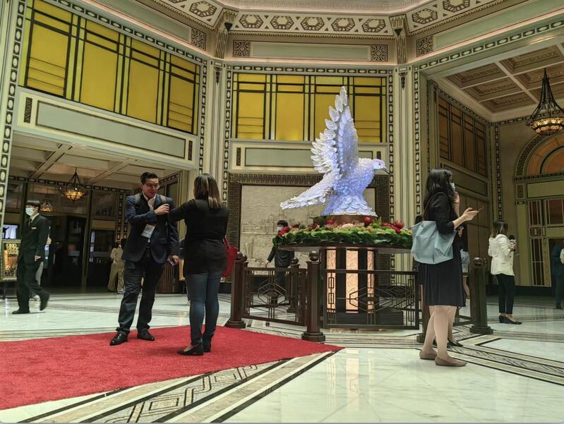老年爵士乐队奏响当地乐曲,【上观直击】洪都拉斯总统抵达上海入住饭店伊丽丝·希奥玛拉·卡斯特罗·萨缅托|总统|入住