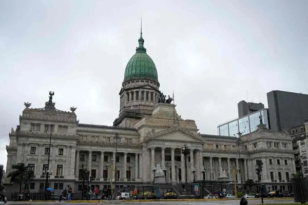 阿根廷举行24小时全国大罢工,不满“休克疗法”