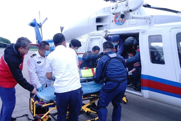 国内首次医生乘直升飞机救人！市七医院打通海上救援“最后一公里”