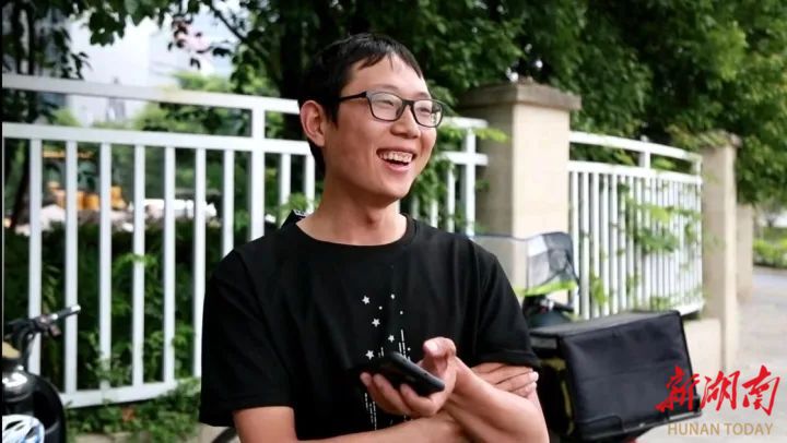 Jumping off a 12 meter high bridge to save lives: Peng Qinglin was awarded the "Zhangjiajie Good Person" spiritual civilization by his hometown | Peng Qinglin | Hometown