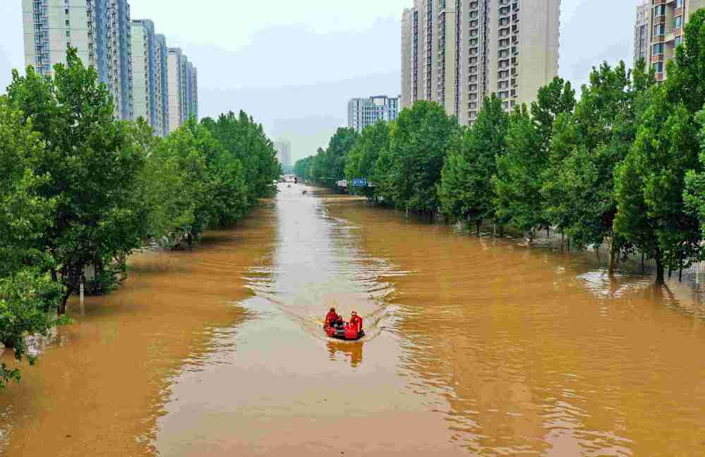 Together in the same boat-the Party Central Committee with Comrade Xi Jinping as the core is strong and powerful in directing Hebei flood control and flood relief across the province | the masses | the Party Central Committee