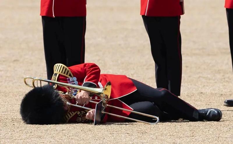 Several soldiers fainted due to high temperatures, and the Royal Guard underwent a rehearsal for the Royal Parade
