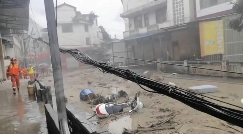 A sudden flash flood and mudslide occurred in Wulong, Baoxing, Sichuan! Rescue | Zone | Baoxing Wulong, Sichuan