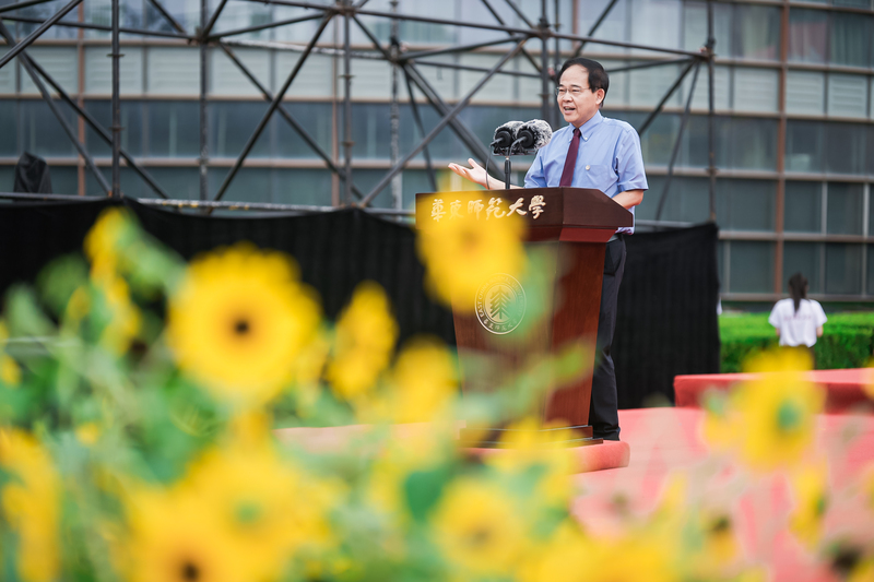 24000 sunflowers for your group photo, Batman academician and flower sea in the same frame, two campuses planning to plant graduation ceremony sunflowers | Campus | Batman