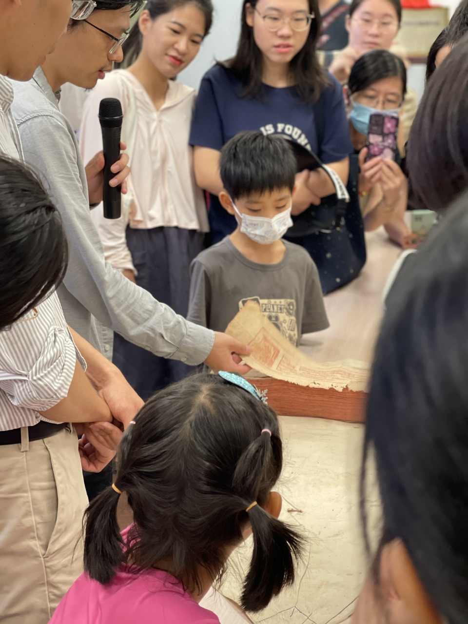 Opening up the "Big World in Ancient Books", Pudong Library Joins Hands with Bo Gu Zhai Literature | Culture | Ancient Books