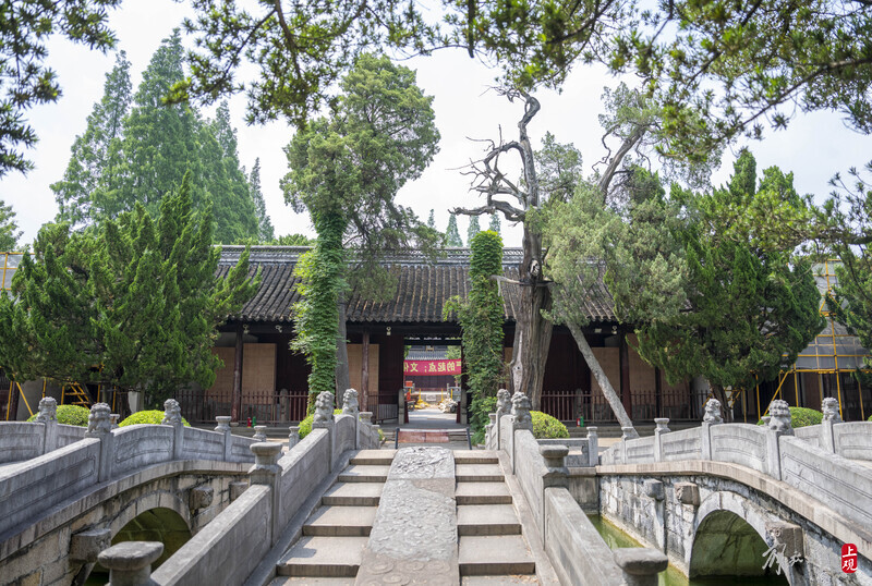 There's always not enough painting. Here are his memories of youth. At the age of 804, the Confucius Temple in Jiading began a major renovation, and Zhang Anpu