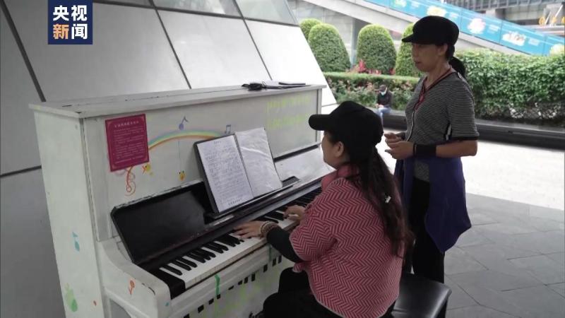 Farmer's Uncle Becomes Popular Playing Piano: "The Sound of Piano on the Street" Warms a City's Public Welfare | Piano | The Sound of Piano