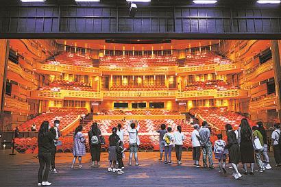 Shanghai Grand Theatre Continuously Grows, 25 Years Ron Green | Theatre | Shanghai Grand Theatre