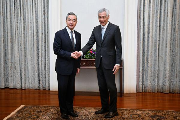 Singapore Prime Minister Lee Hsien Loong Meets with Wang Yi in China | Leaders | Wang Yi